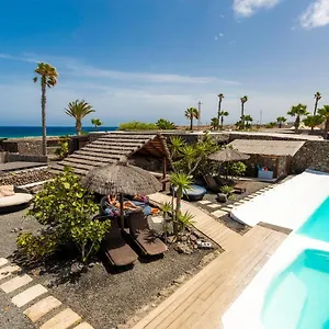  Resort De Arrieta Village - Yurts And Stone - Shared Pool - Walking Distance To Arrieta - Off Grid